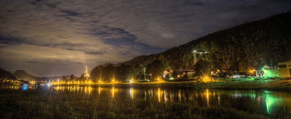 Blick auf die Bad schandau bei Nacht